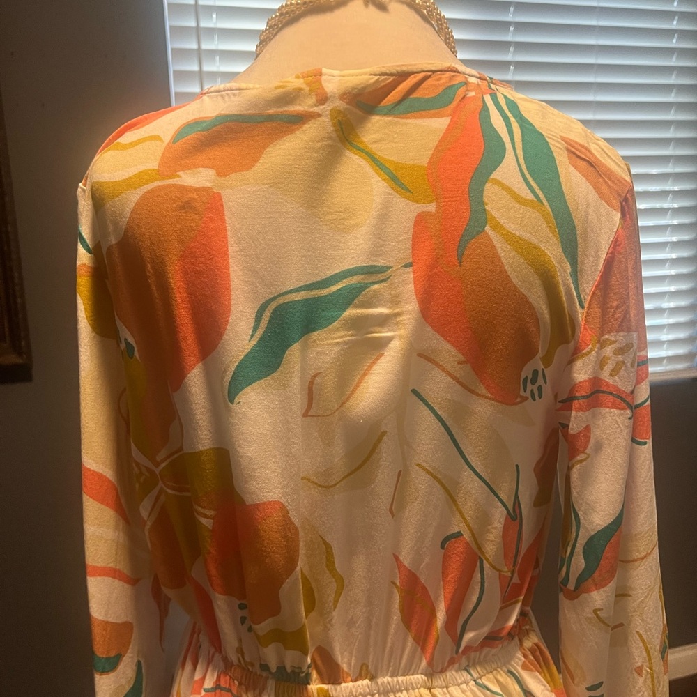 Sexy Roxy Multicolor Romper Perfect for summer. Size Small - Picture 6 of 6